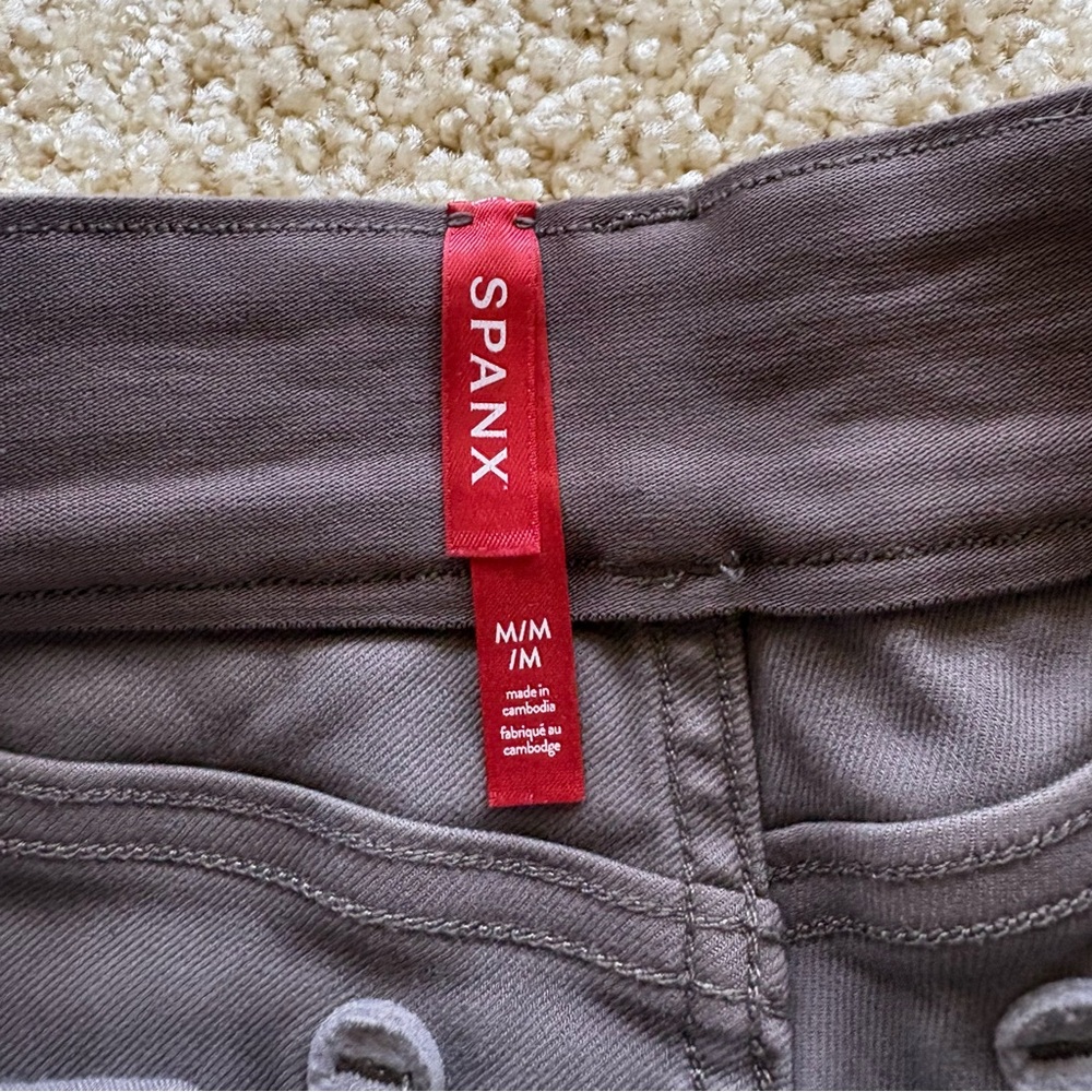 SPANX Women's Gray Cargo Shorts - Picture 2 of 7